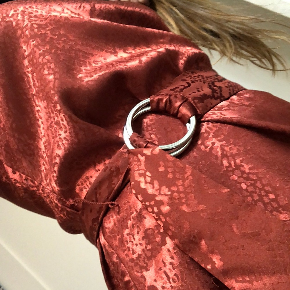 Adorable satin dress - Picture 3 of 4